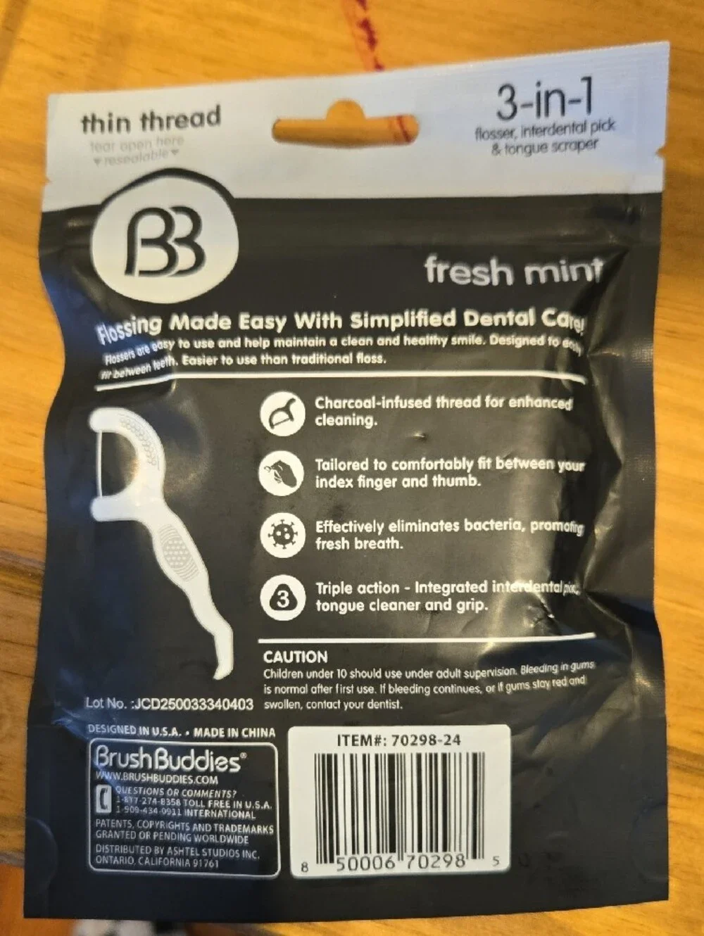 Charcoal Infused Gentle-On-Gums Floss Picks – Black (75 Count)